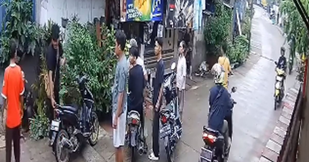 Debt Collector Berhentikan Paksa Pemotor di Kalideres, Sengaja Tabrak Korban Hingga Jatuh ke Got lalu Kabur