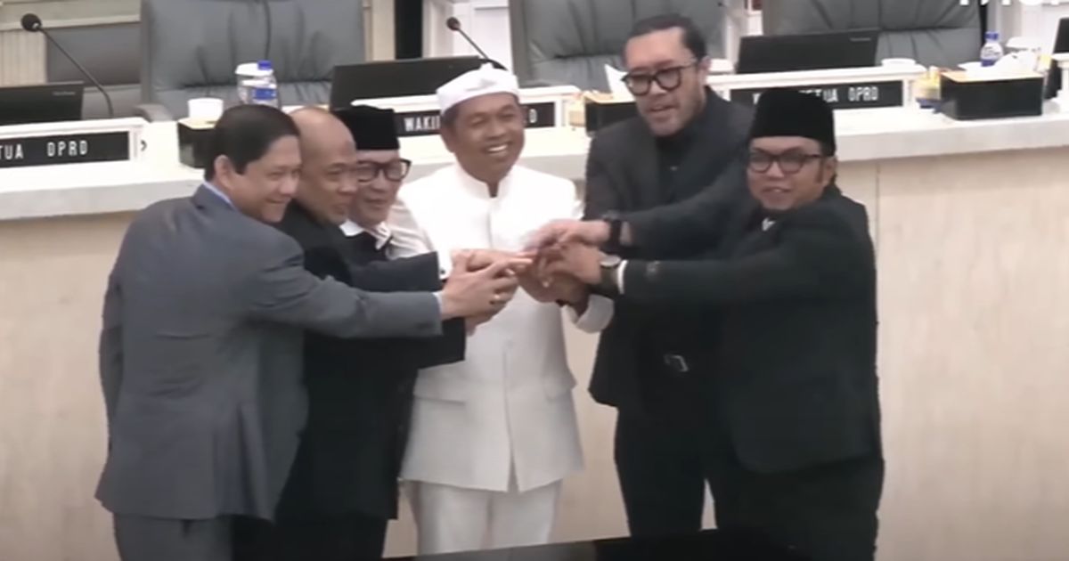 VIDEO: Depan DPRD Jabar, Dedi Mulyadi Singgung Kejutan-Kejutan Hingga Ajak Walkout Bersama