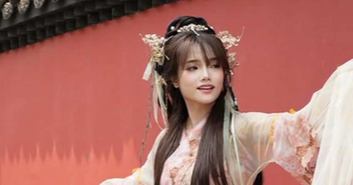 5 Potret Cantik Fuji Pakai Hanfu di China, Anggun Bak Putri Negeri Dongeng