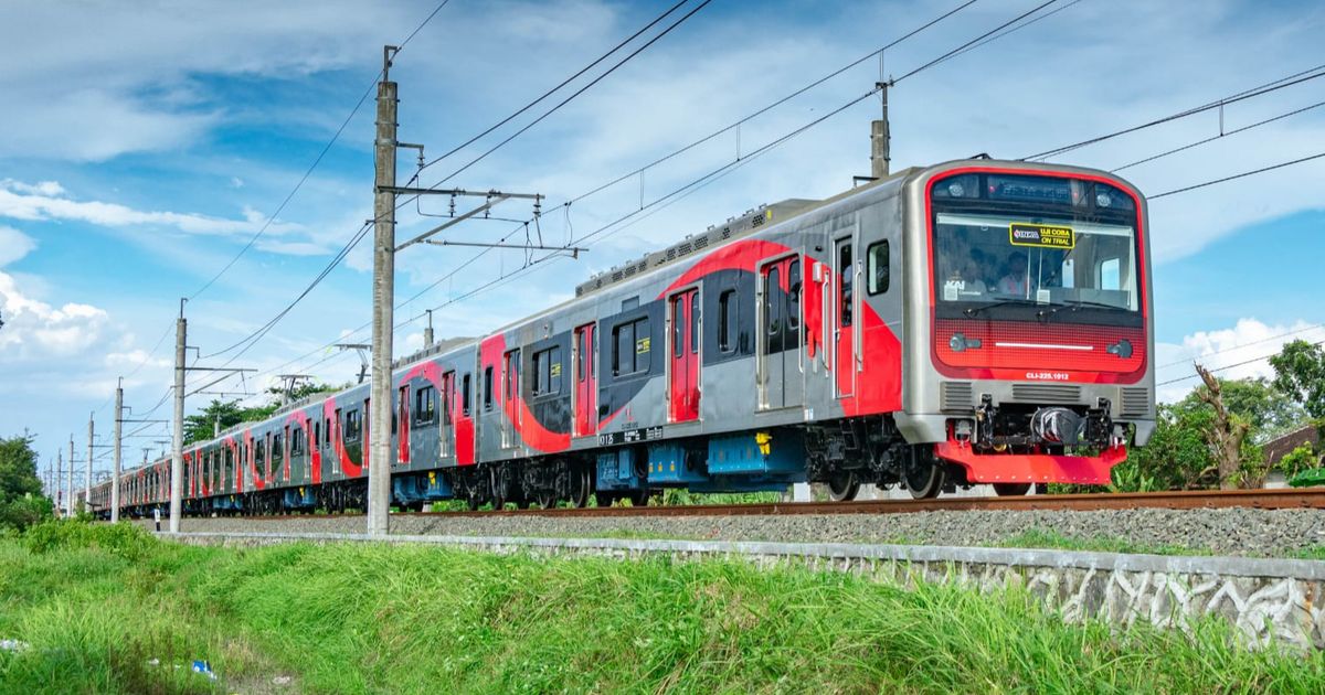 Gerbong Harapan Pekerja Jakarta di Rel yang Tak Menyatu