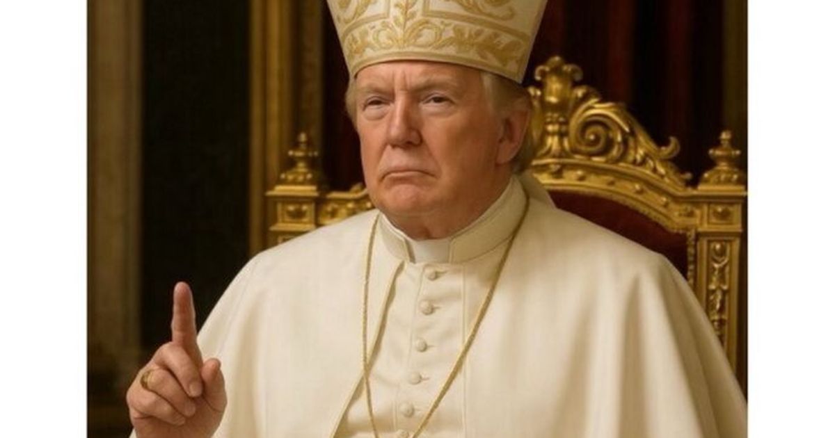 Donald Trump Unggah Foto Dirinya Jadi Paus Jelang Konklaf, Jari Telunjuknya Jadi Sorotan