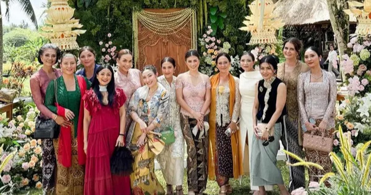 7 Potret Artis Hadir di Momen Siraman Luna Maya dan Maxime Bouttier di Bali, Geng Menteri Ceria Tampil Kompak