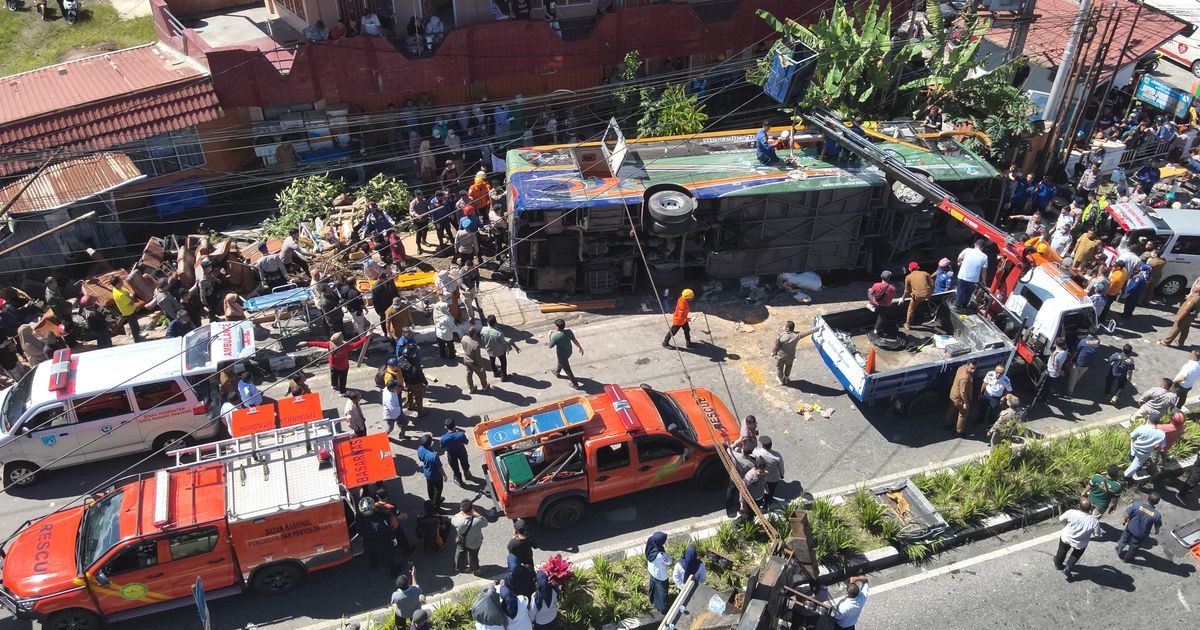 Pekik Allahu Akbar Penumpang Saat Bus ALS Tiba-Tiba Meluncur Kencang dan Terbalik di Padang Panjang