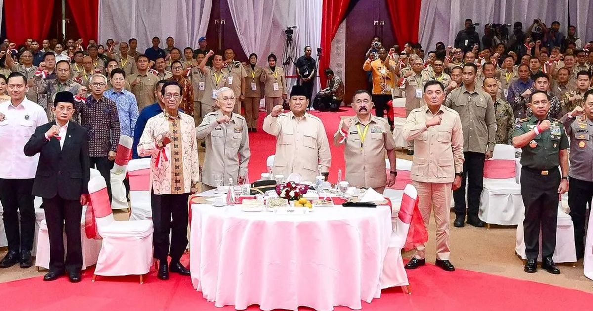 VIDEO: Teriak Kepalkan Tangan, Prabowo & Jenderal Sepuh Try Sutrisno 'Hidup Purnawirawan TNI'
