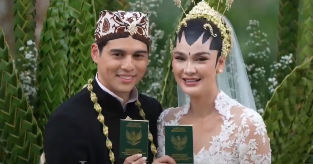 7 Potret Wajah Tegang Luna Maya dan Maxime Bouttier saat Ijab Qabul, Sampai Tarik Napas Panjang Berkali-kali