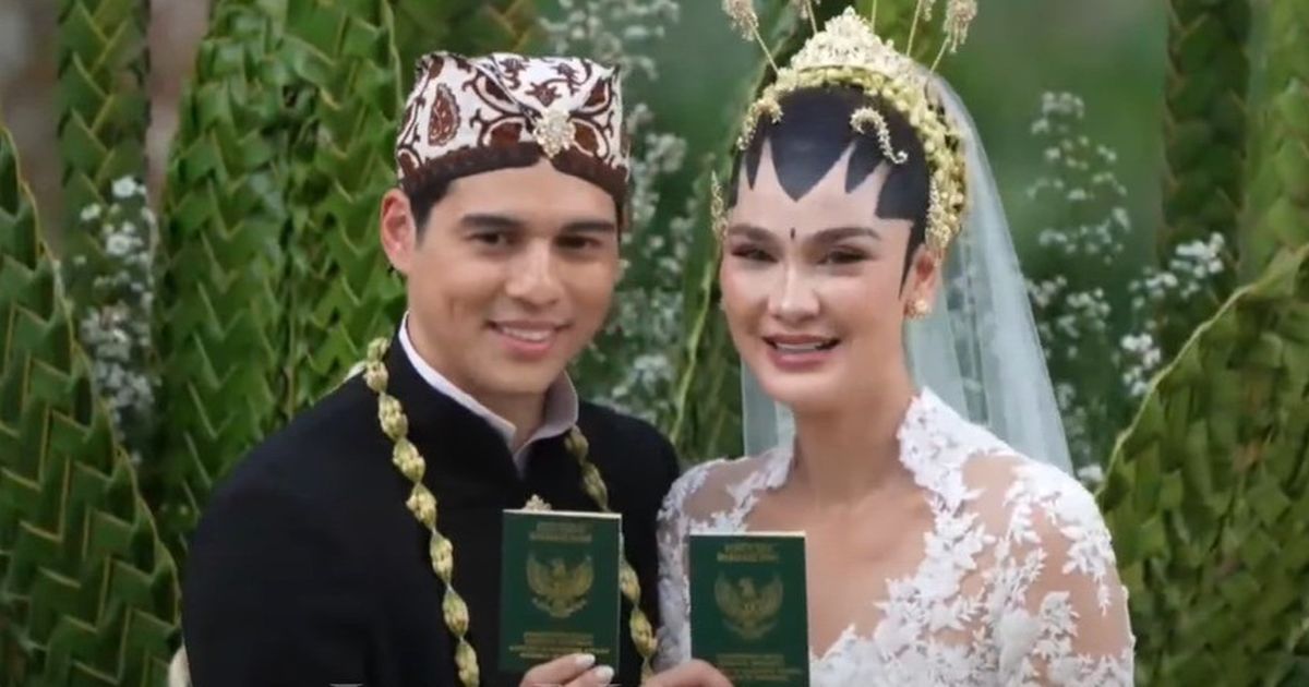 Outfit Kompak Baim Wong dan Anaknya saat Hadiri Akad Nikah Luna Maya di Bali