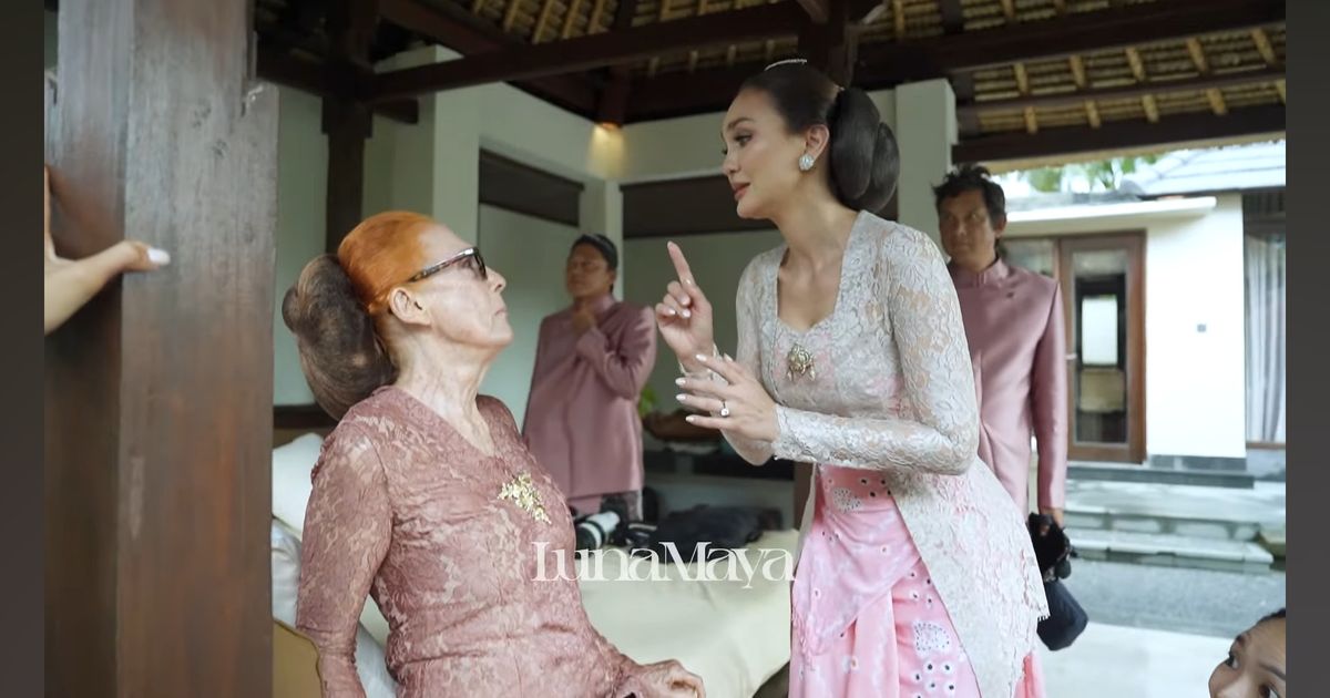 Kejadian Unik Ibu Luna Maya Pilih Pakai Sandal Jepit saat Siraman, Sang Putri Memohon 'Satu Jam Aja, Please'