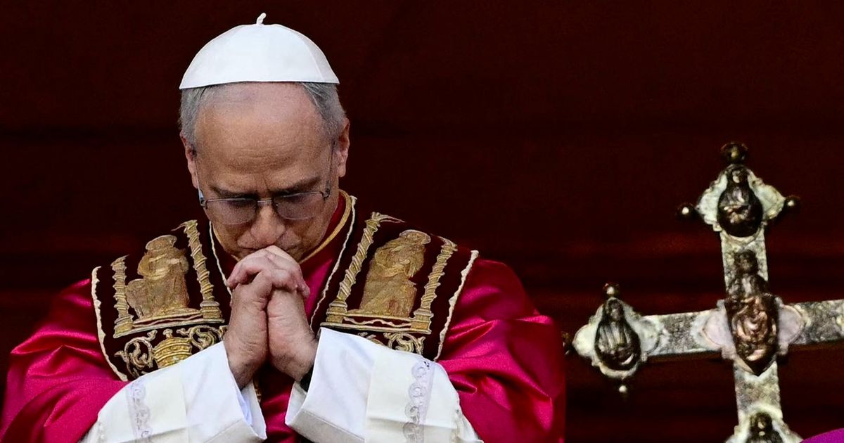 Pidato Perdana Paus Leo XIV: Kenang Keberanian Paus Fransiskus dan Doakan Perdamaian Dunia