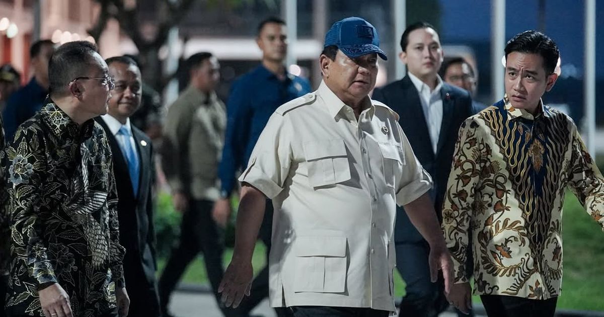 VIDEO: Ketika Prabowo Angkat Telunjuk Tak Salami Bahlil Dekat Gibran Sebelum Naik Pesawat