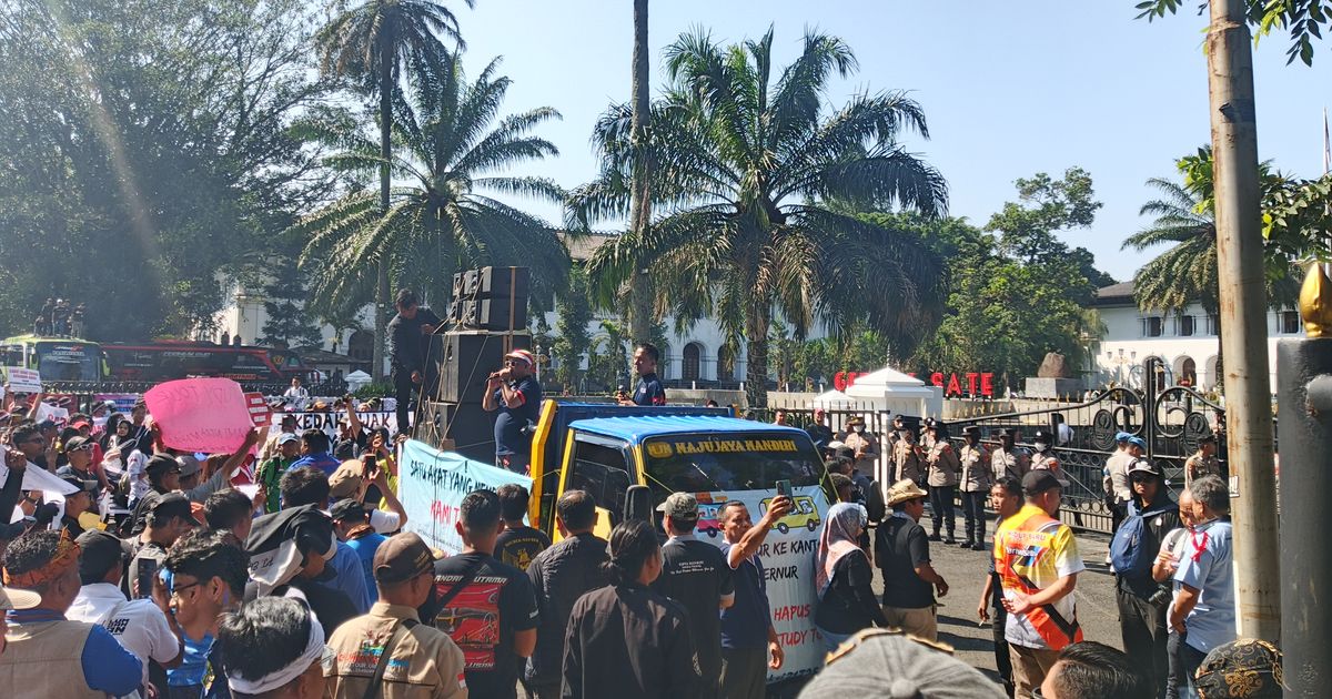 {{caption}}