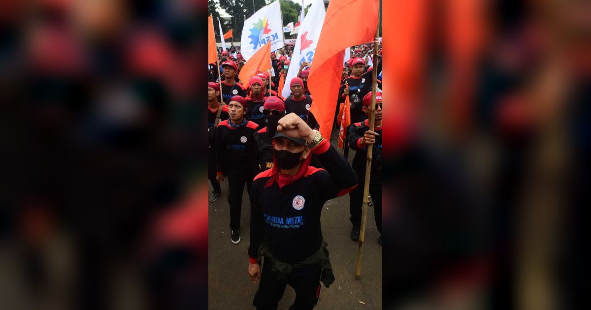 Partai Buruh Selesai Gelar Demo di DPR, Lalu Lintas Arah Slipi Masih Ditutup
