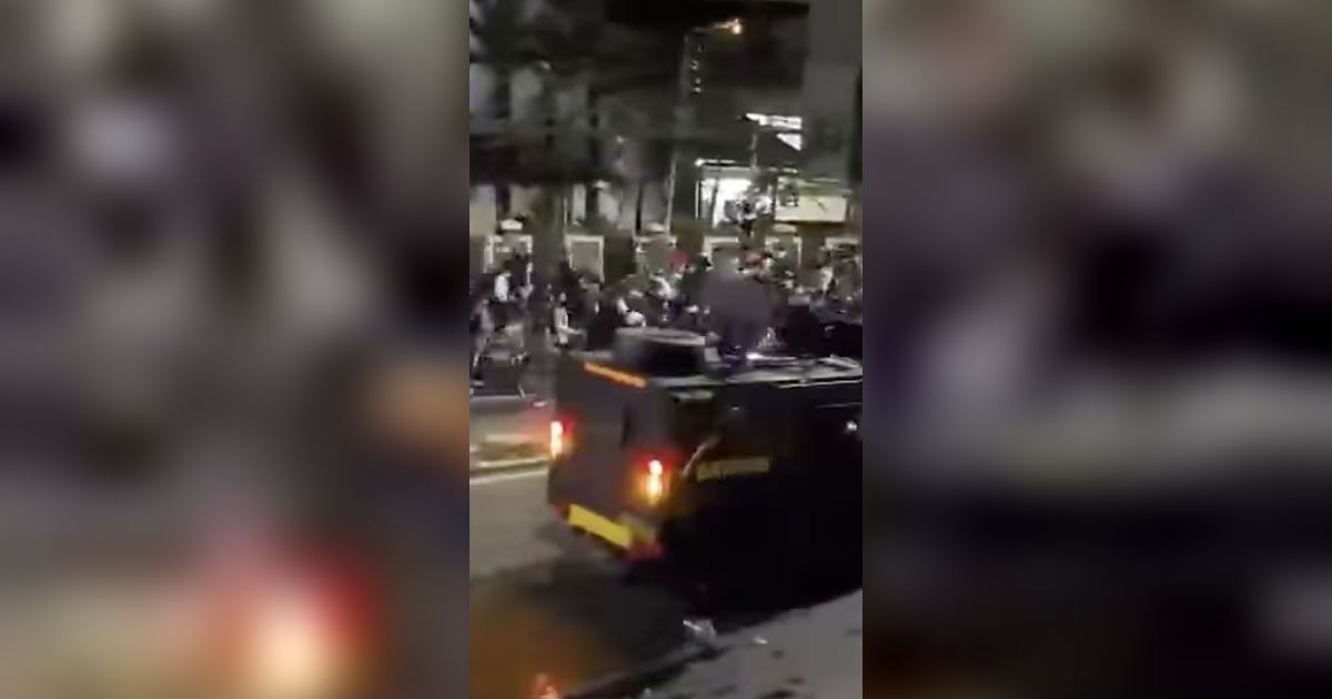 Pengemudi Ojol Datangi Brimob Kwitang Usai Rekannya Dilindas Barakuda