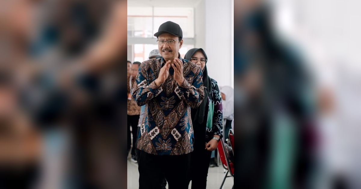 Kunjungi SRMA 33 Tangsel, Gus Ipul Dapat Pelukan Haru Para Siswa Sekolah Rakyat