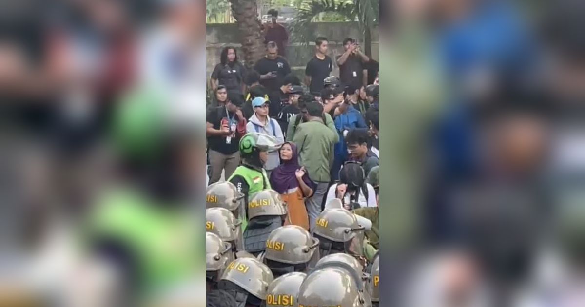 Momen Orasi Emak-Emak Sindir Uya Kuya dan Eko Patrio: Kalian Pantasnya Jadi Pelawak!