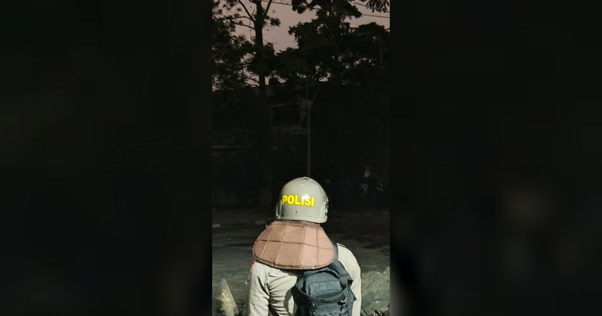 Polisi Ambil Tindakan Pukul Mundur Massa di Depan DPRD Jabar