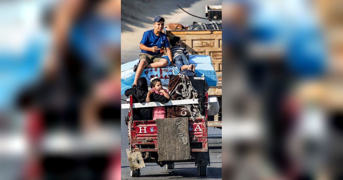 FOTO: Kota Gaza Jadi Zona Pertempuran, Warga Kembali Mengungsi