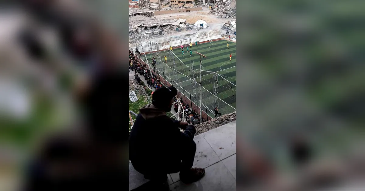 FOTO: Sepak Bola Hidupkan Harapan di Reruntuhan Gaza