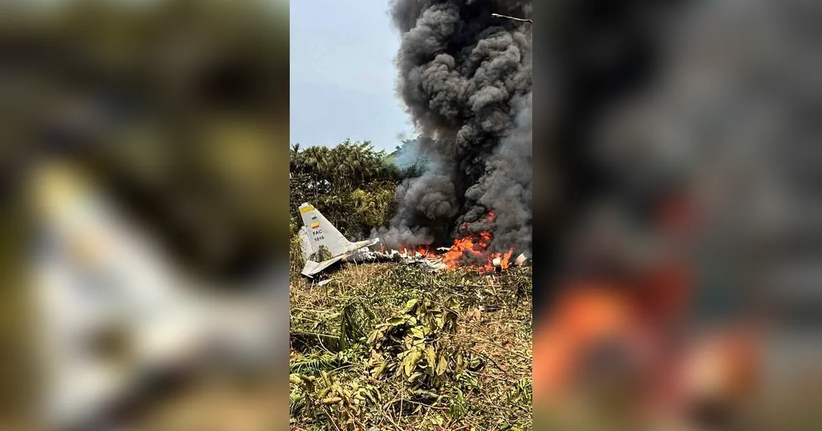 FOTO: Pesawat Hercules Jatuh Sesaat Lepas Landas Puluhan Orang Tewas