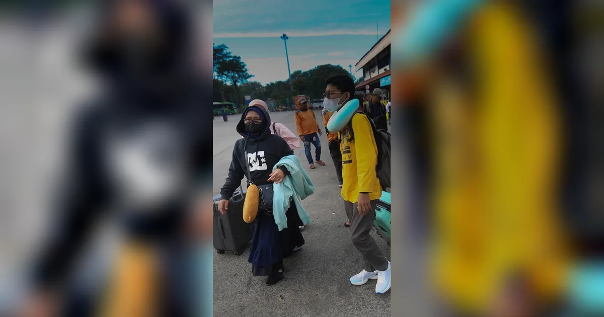 FOTO: Lonjakan Arus Balik Pemudik  di Terminal Kampung Rambutan