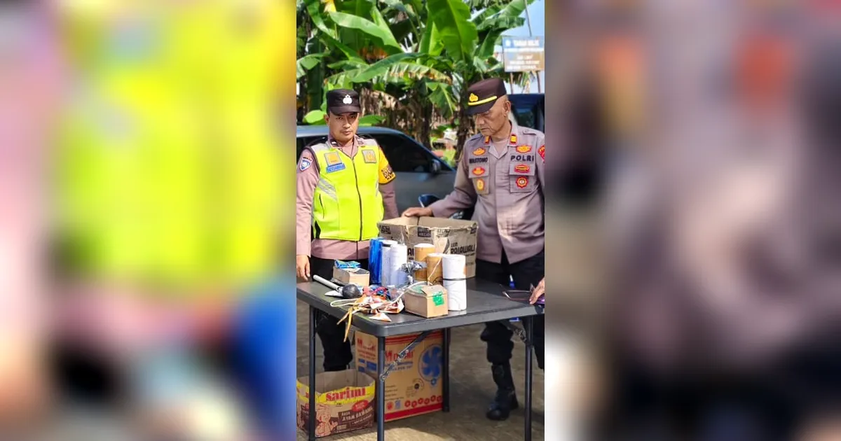 Mengancam Penerbangan, 7 Balon Udara Disusupi Mercon di Pekalongan Disita Polisi