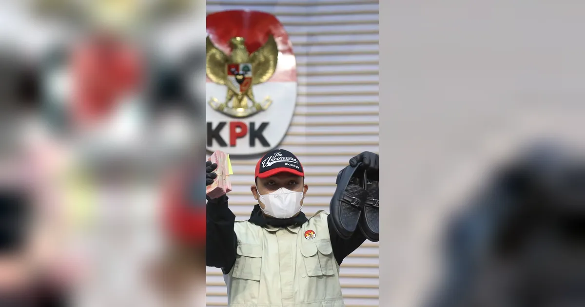 FOTO: KPK Tunjukkan Barang Bukti OTT Bupati Tulungagung