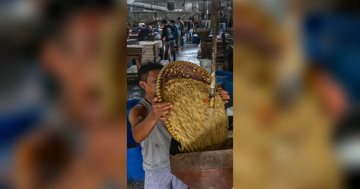 FOTO: Perajin Tahu Tertekan Kenaikan Harga Kedelai