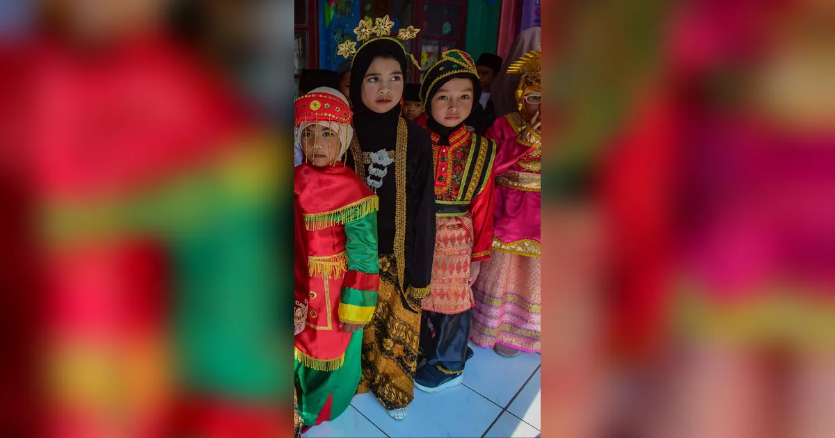 FOTO: Antusias Murid TK Tampil dalam Pergelaran Busana Tradisional Hari Kartini