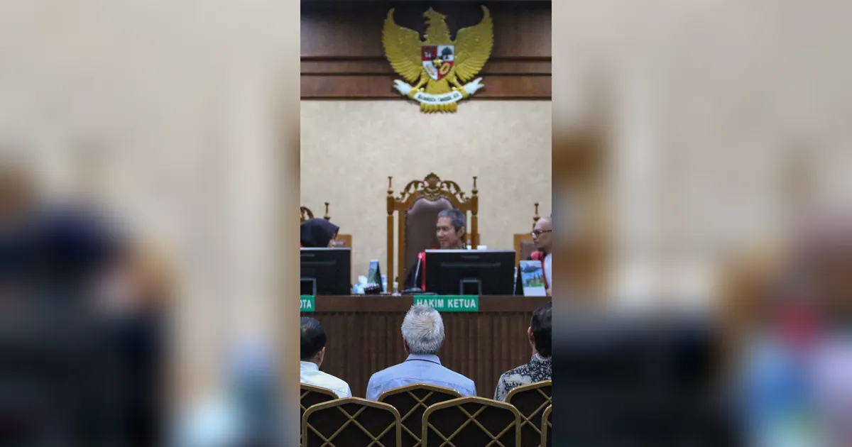 FOTO: Terdakwa Korupsi Tata Kelola Minyak Dituntut Enam hingga Dua Belas Tahun Penjara