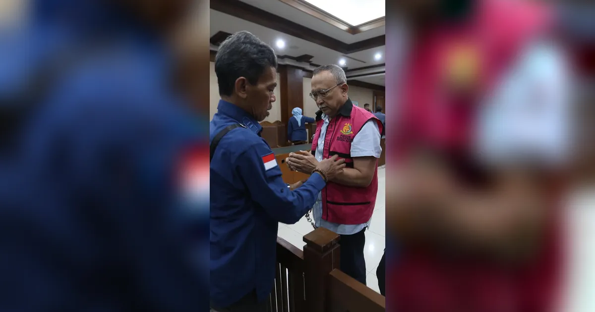 FOTO: Tiga Terdakwa Kasus  Korupsi Minyak Mentah  Dituntut Penjara 8 Tahun hingga 14 Tahun