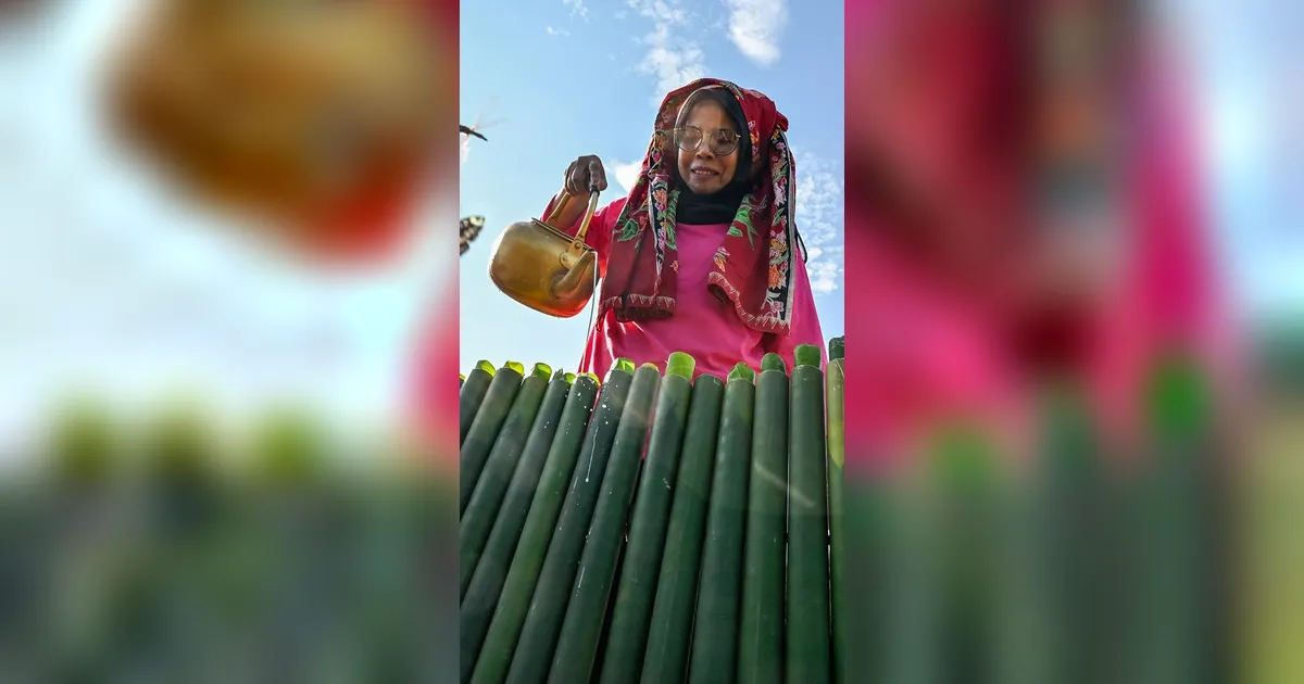 FOTO: Ribuan Warga Abdya Pecahkan Rekor Memasak Lemang Terbanyak