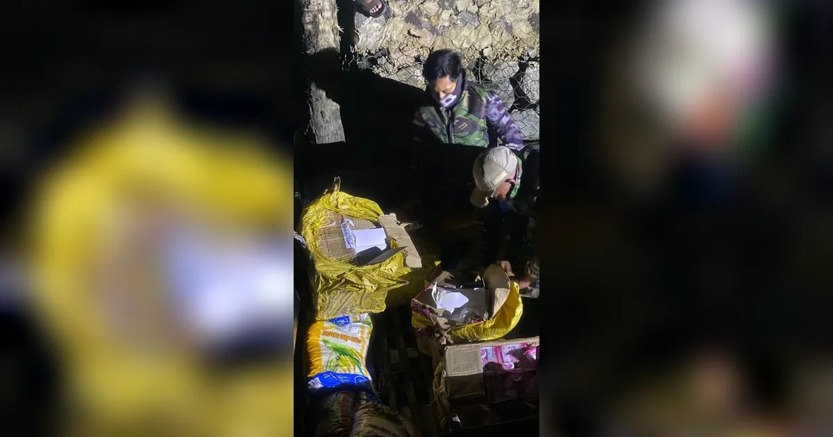 FOTO: TNI AL Gagalkan Penyelundupan Ribuan Kosmetik Ilegal di Perbatasan Sebatik