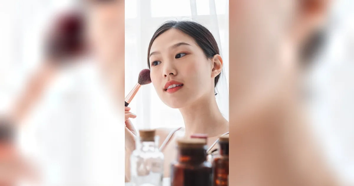 Ingin Tampil Cantik Effortless ala Gen Z? Intip Tutorial Makeup ‘No Makeup-Makeup’ Ini
