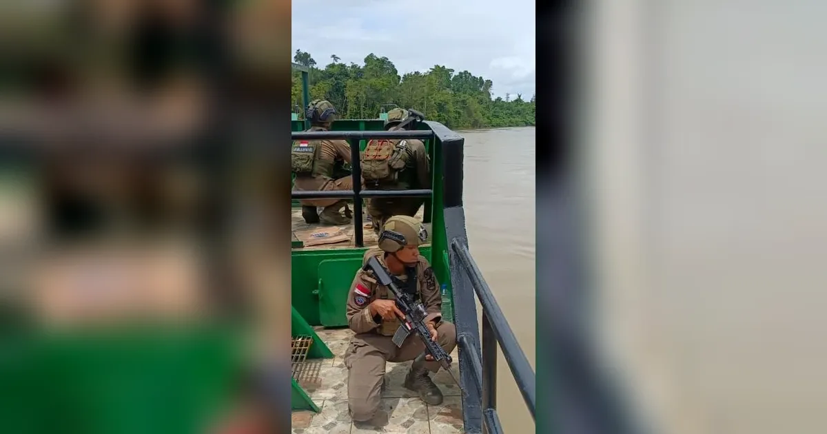 FOTO: Pengawalan Ketat Distribusi Logistik ke Yahukimo Papua