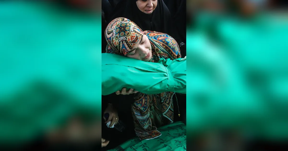 FOTO: Tangis Duka Warga Lebanon Setelah Serangan Israel