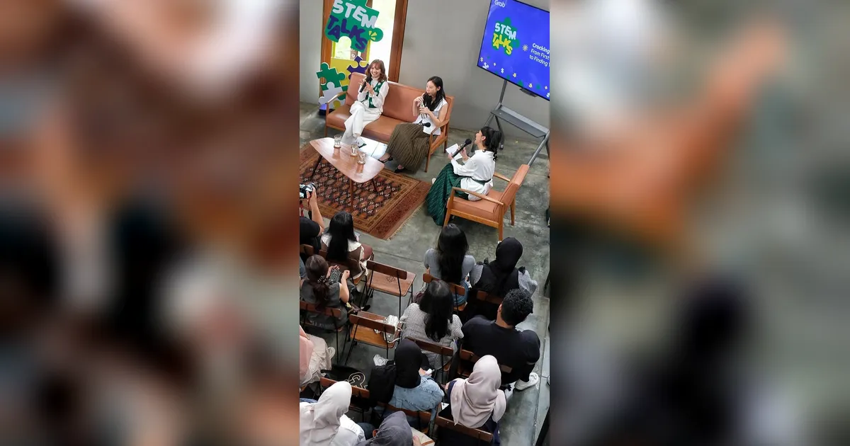 FOTO: Perempuan Muda Berbagi Inspirasi Menembus Dunia Teknologi