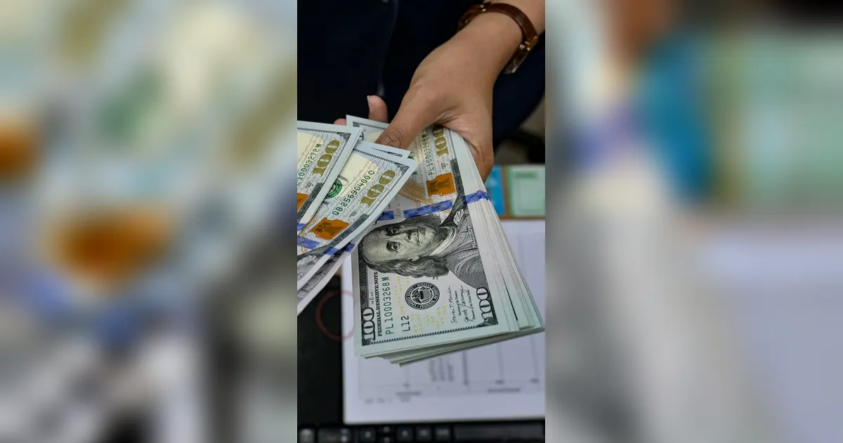 FOTO: Rupiah Tembus Rp17.500 per Dolar AS