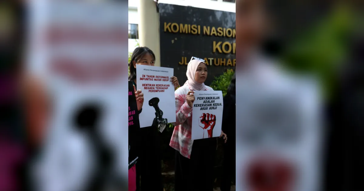 FOTO: Demo API Gaungkan Perlindungan Hak Perempuan di Komnas HAM