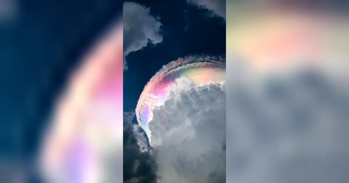 Langit Jonggol Mendadak Berwarna, Awan Mirip Pelangi Bikin Warga Takjub