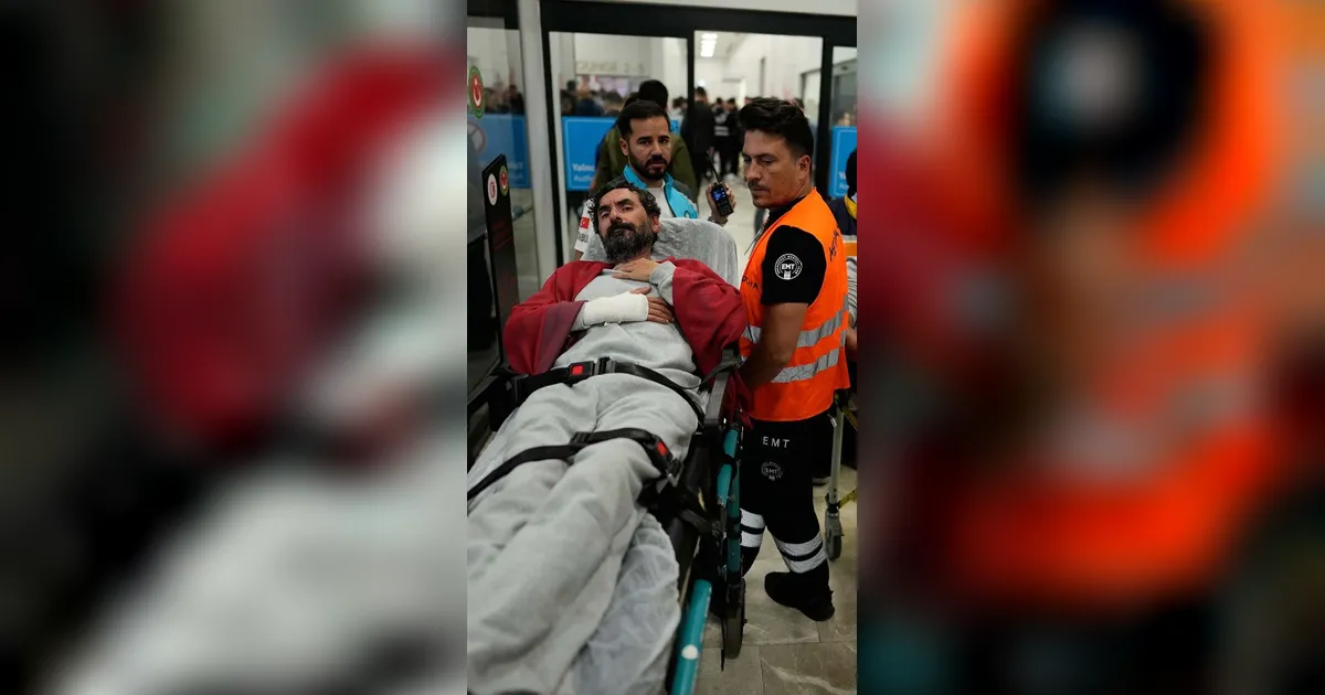 FOTO: Aktivis Global Sumud Tiba di Istanbul Setelah Ditahan srael
