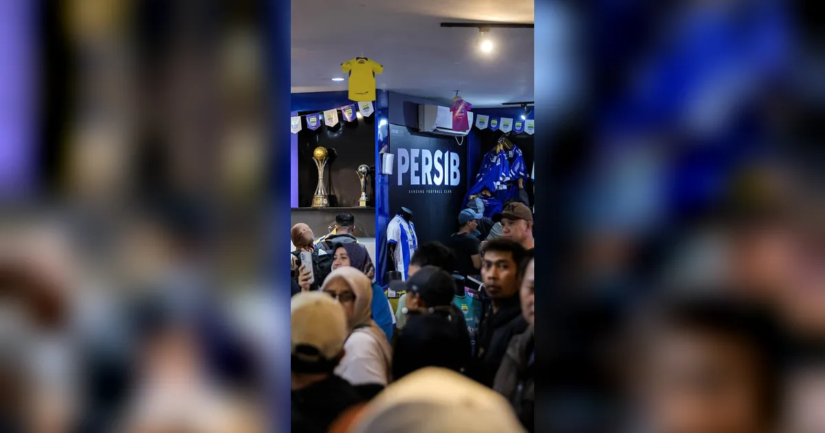 FOTO: Bobotoh Padati Persib Store Jelang Laga Penentu Juara