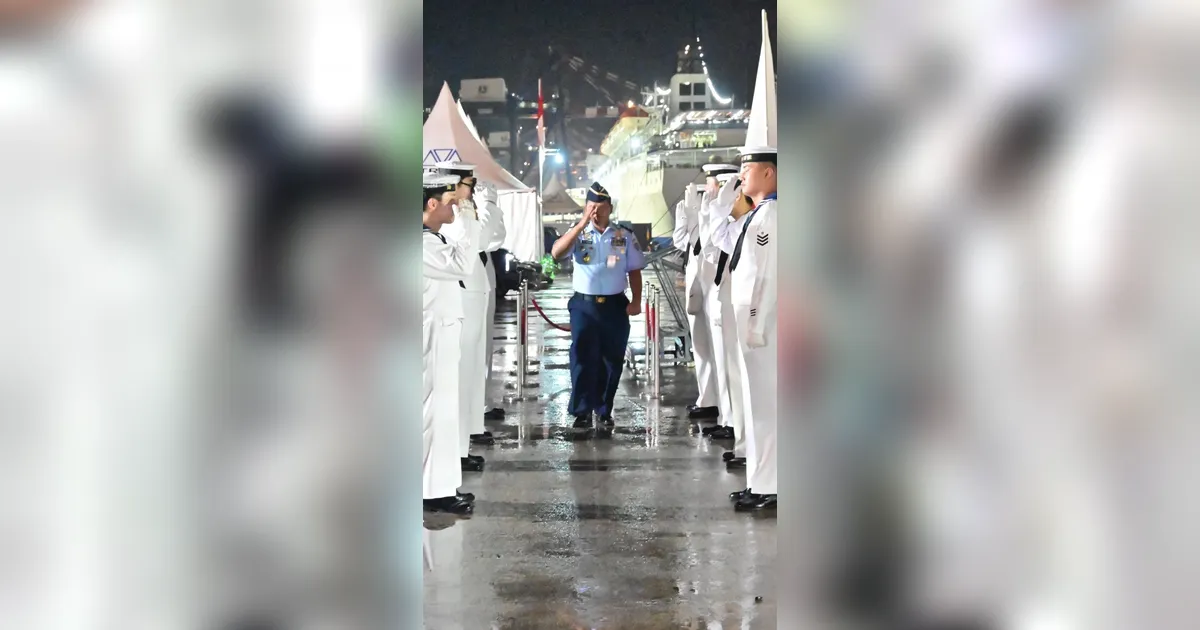 FOTO: Kaskoopsudnas Hadiri Resepsi Kapal Perang Jepang di Tanjung Priok