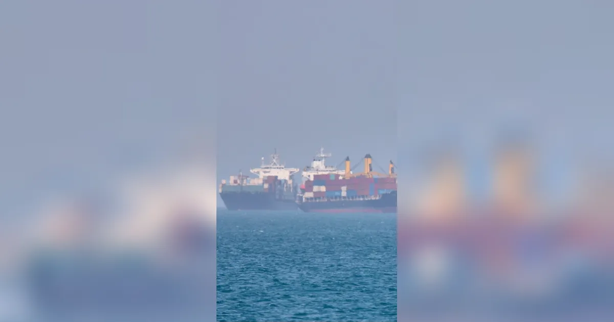 FOTO: Ketegangan di Selat Hormuz Meningkat di Tengah Saling Klaim Iran dan Amerika Serikat