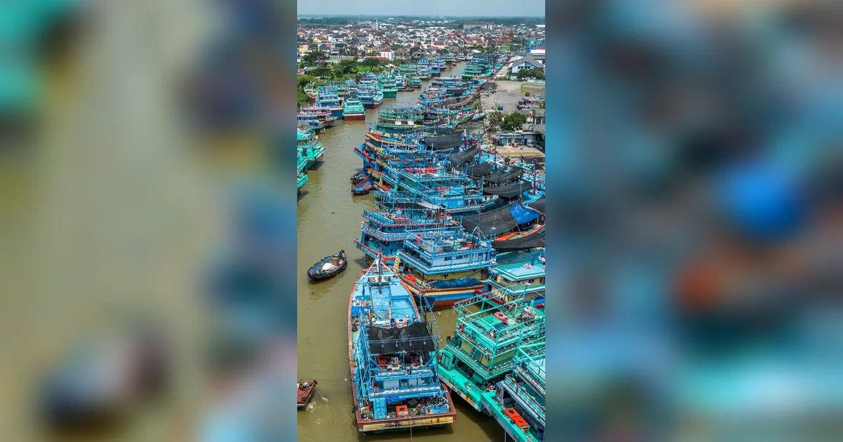 FOTO: Ribuan Kapal Nelayan Pati Berhenti Melaut Akibat Lonjakan Harga Solar
