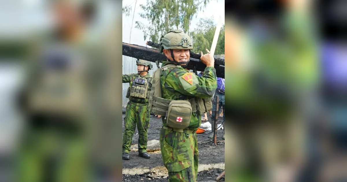 FOTO: TNI Polri dan Warga Bersihkan Kompleks YAPIS Deiyai Us