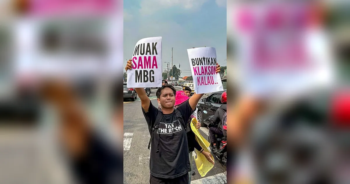 FOTO: MBG Watch Gelar Aksi Desak Pembenahan Progra