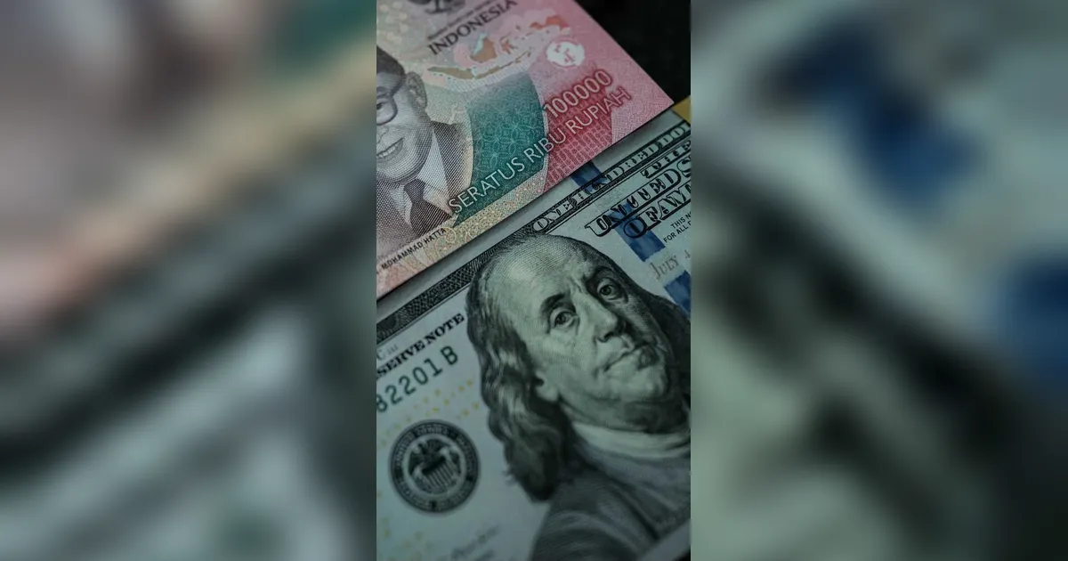 FOTO: Rupiah Tembus Rp 18000 per Dolar AS di Tengah Tekanan Global