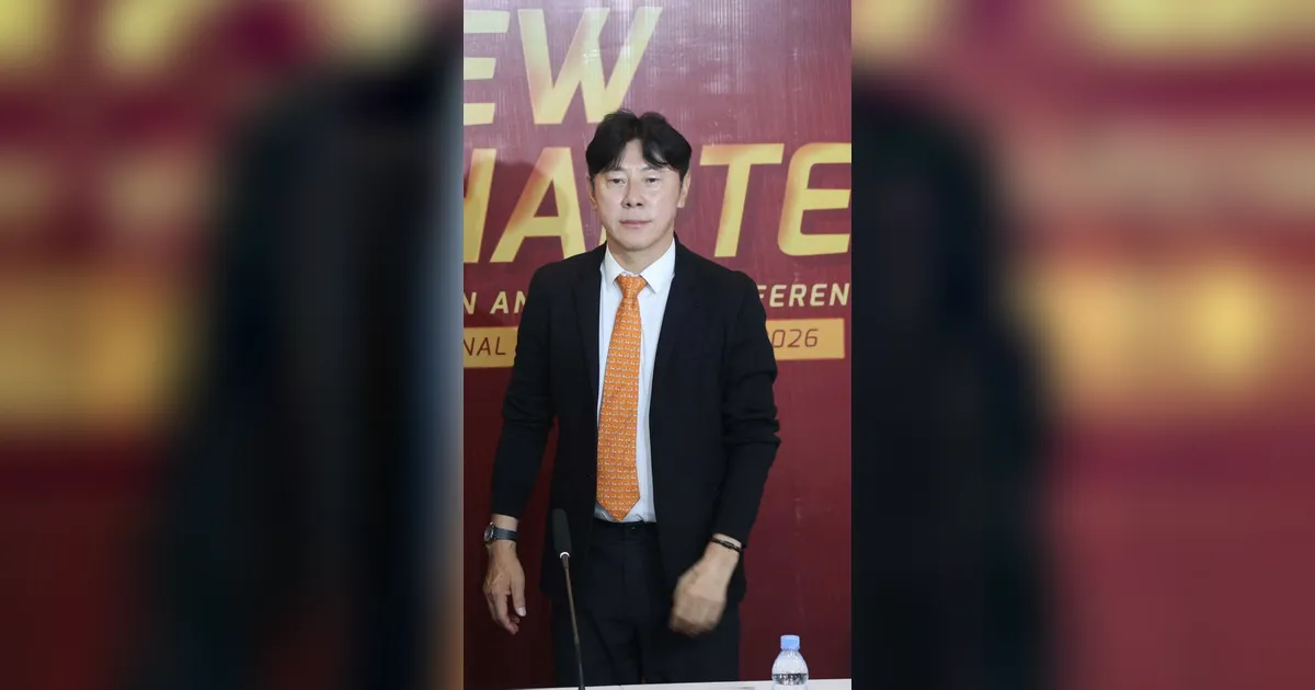 FOTO: Shin Tae-yong Resmi Pelatih Persija Tiga Musim