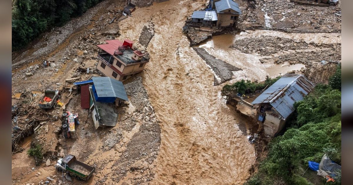 FOTO: Dahsyatnya Amukan Banjir Parah di Nepal, Rumah-Rumah Hanyut hingga 192 Orang Tewas