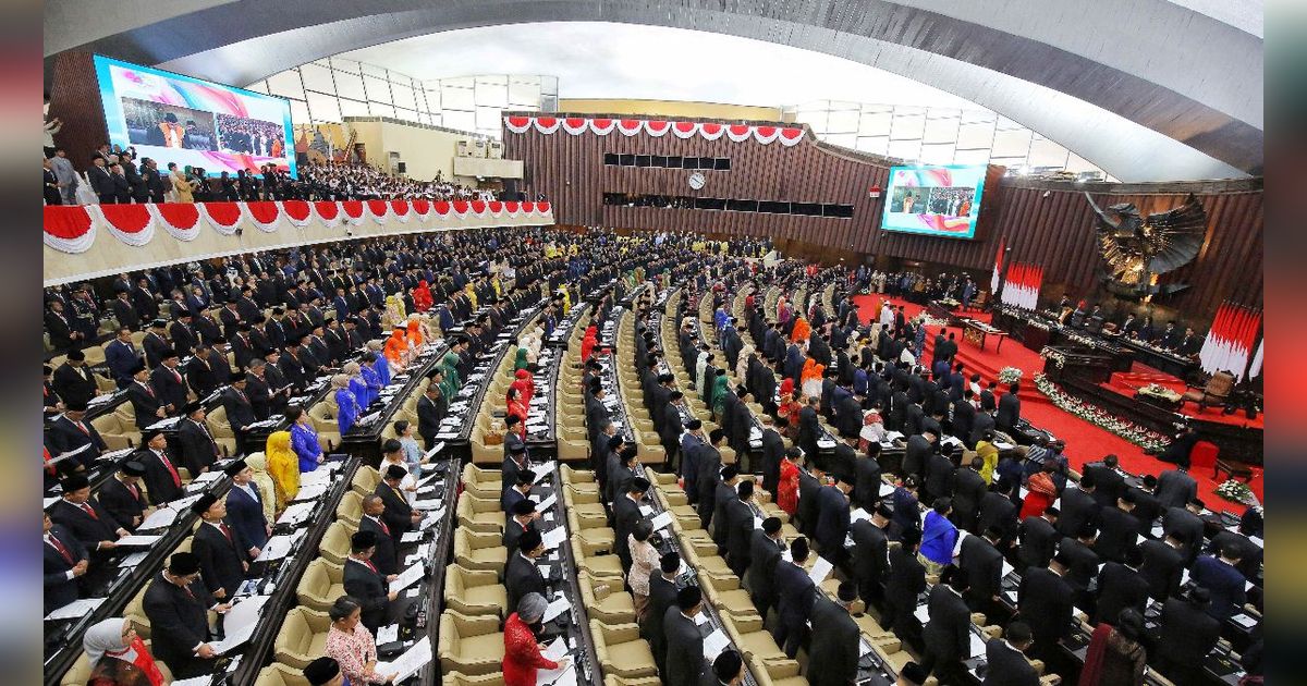 FOTO: Momen 580 Anggota DPR Masa Bakti 2024-2029 Resmi Dilantik, Bersumpah Perjuangkan Aspirasi Rakyat