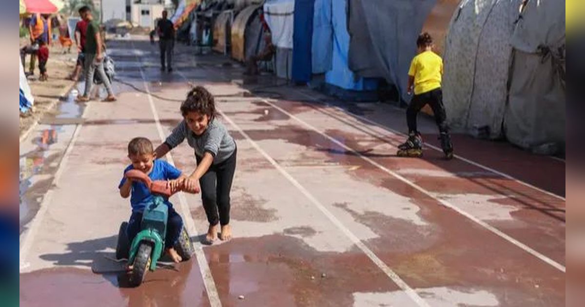 FOTO: Menengok Anak-Anak dan Pengungsi Palestina Bertahan Hidup di Stadion Terbesar Jalur Gaza